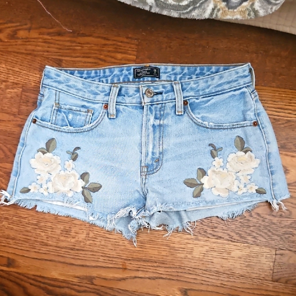 Aberceombie&Fitch Floral Embroidered Denim Shorts
